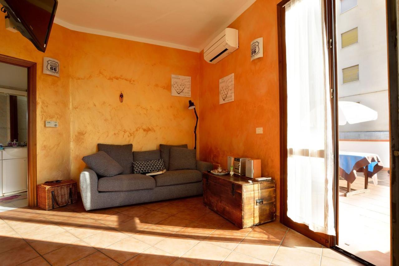 فيلا Casa Con Grande Terrazza, Ac, Wifi, Posto Auto E Vicino Al Mare إمبيريا المظهر الخارجي الصورة